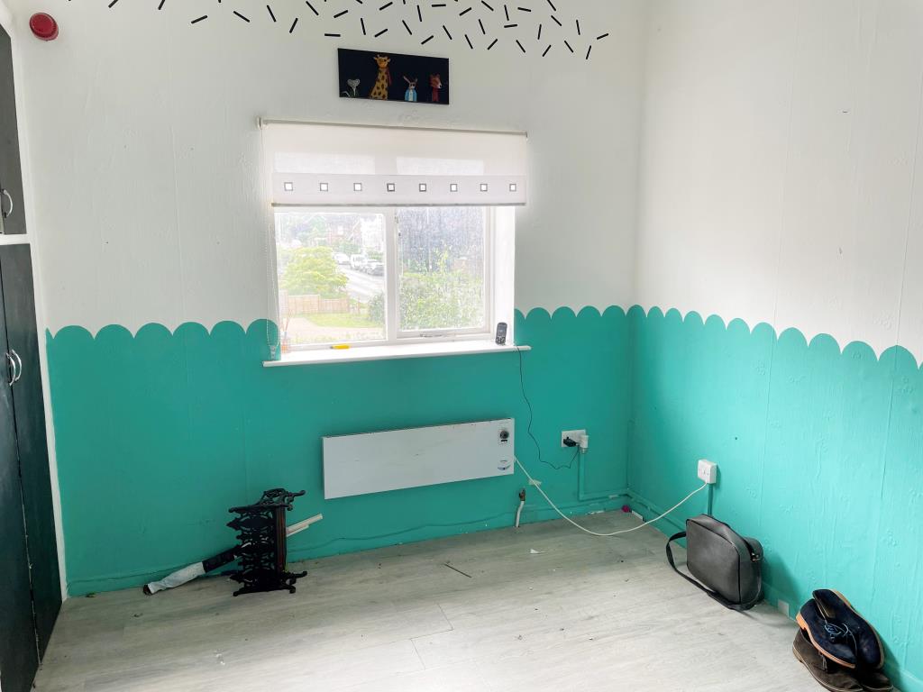 Lot: 175 - SPACIOUS MAISONETTE IN NEED OF UPDATING AND REFURBISHMENT -